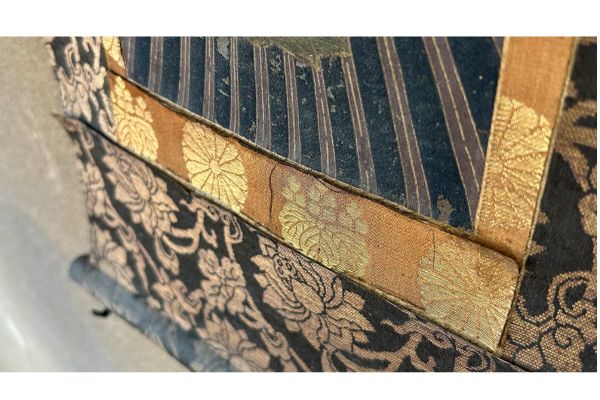 阿弥陀如来立像画 修復前　軸木部分